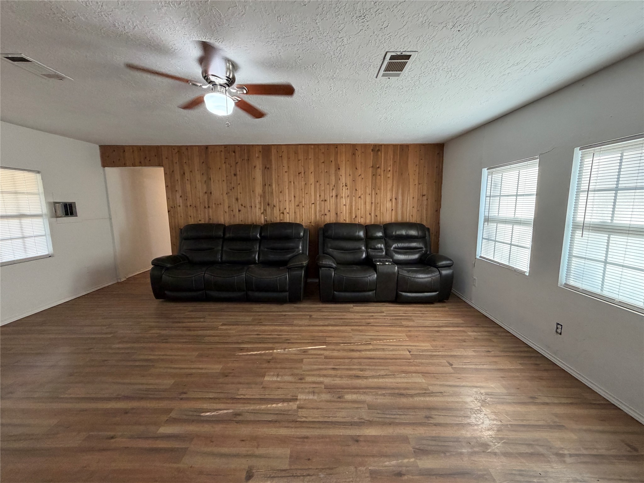 397 County Road 2117 Cleveland, TX 77327 - Photo 14 of 46 a view of a livingroom with furniture