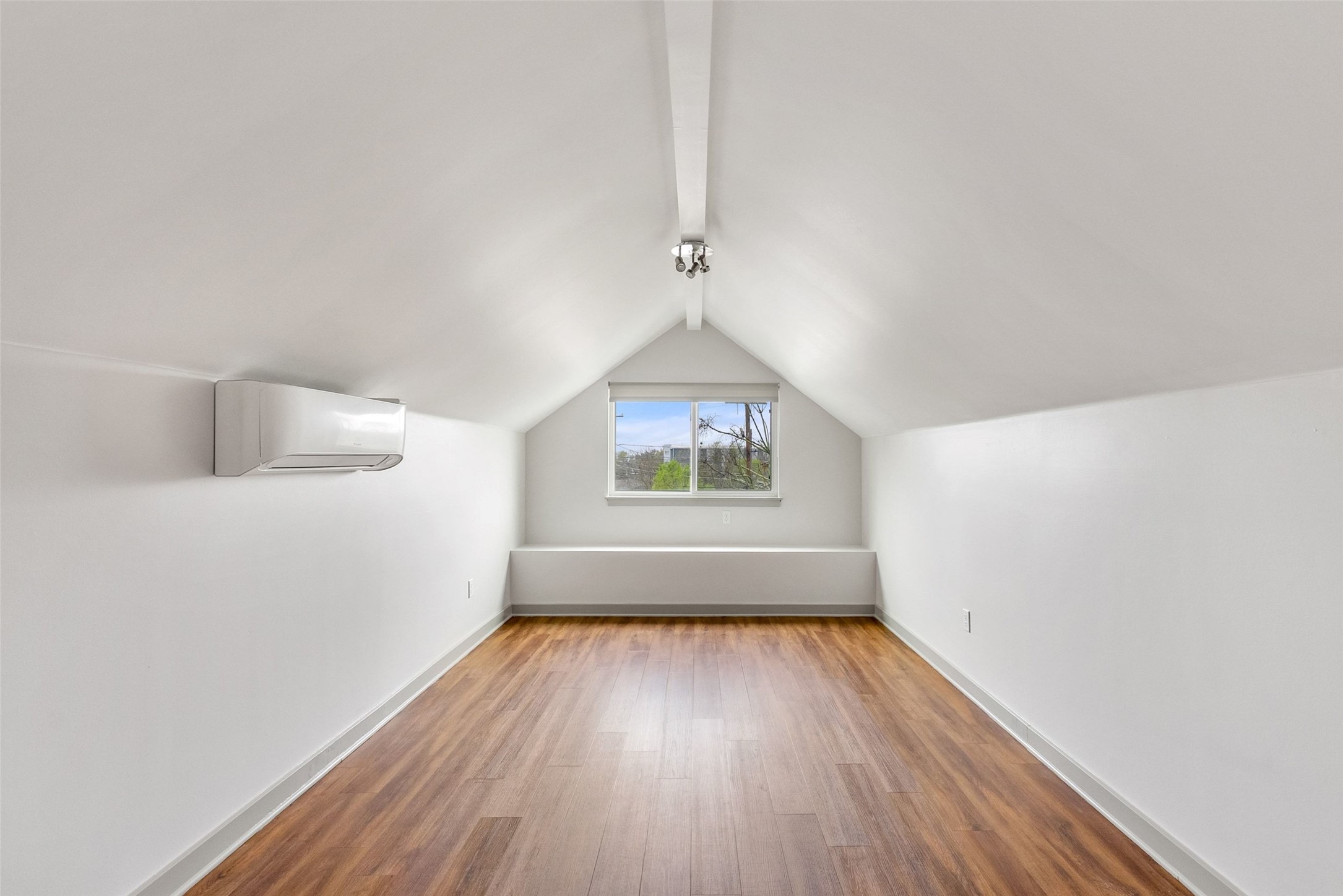 2805 Sol Wilson Avenue, Unit B Austin, TX 78702 - Photo 24 of 34 Third level room great for an office, artist space, flex.