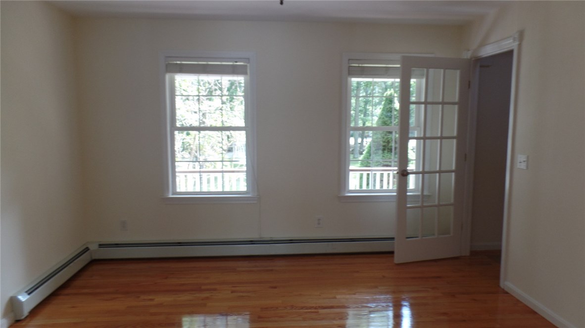 40 Blue Ridge Drive Charlestown, RI 02813 - Photo 18 of 31 Living Room