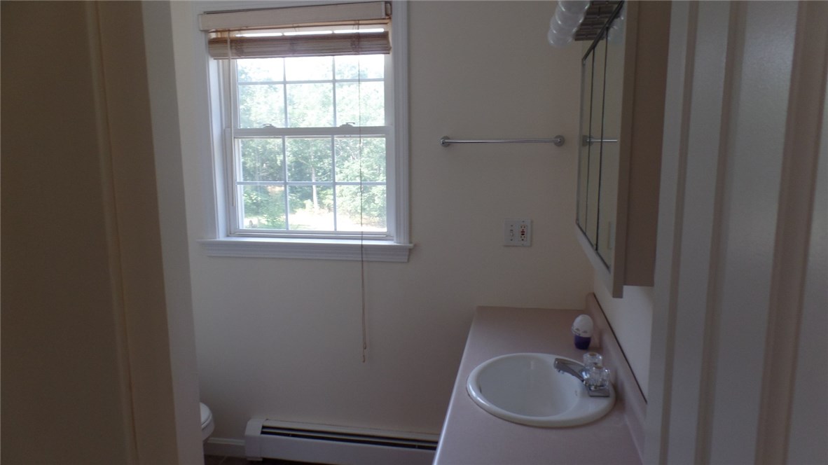 40 Blue Ridge Drive Charlestown, RI 02813 - Photo 21 of 31 Master bath