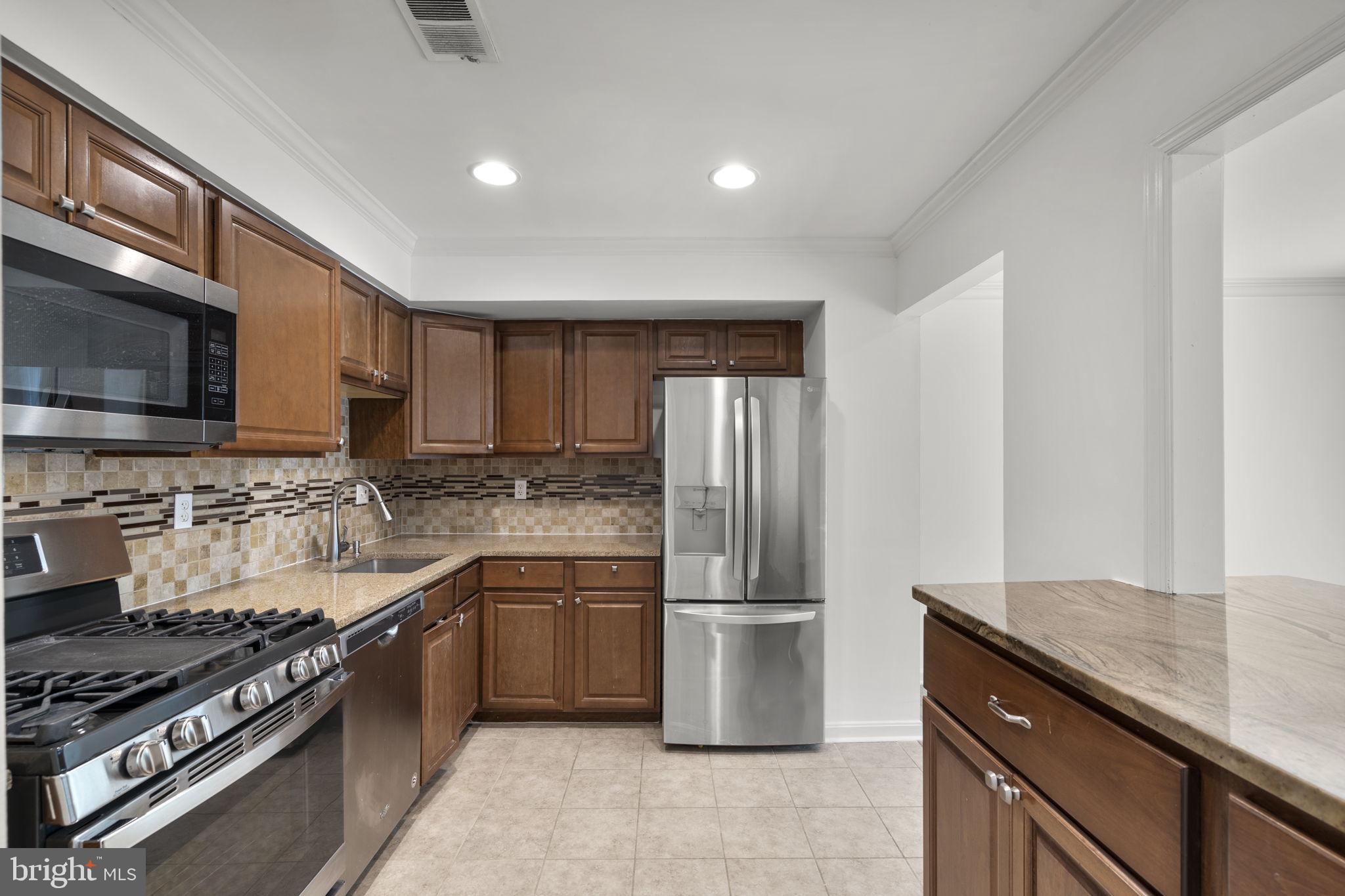 2407 Alsop Court Reston, VA 20191 - Photo 11 of 44