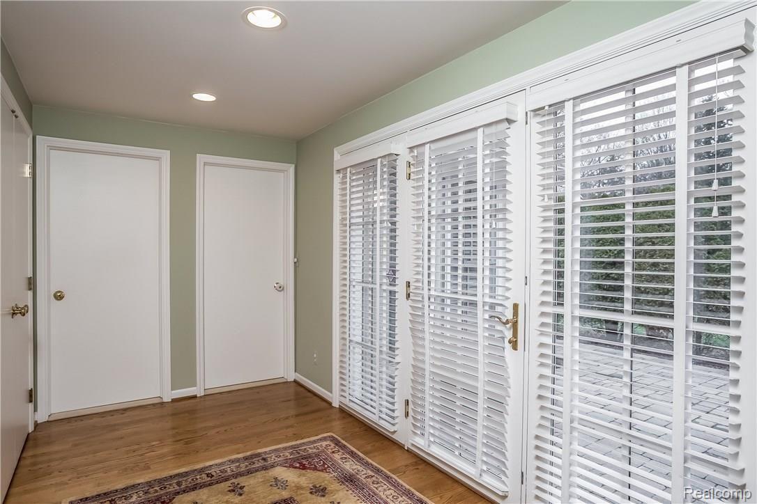 295 Washington Road Grosse Pointe, MI 48230 - Photo 22 of 60 022-Mud_Room-2337975-large.jpg