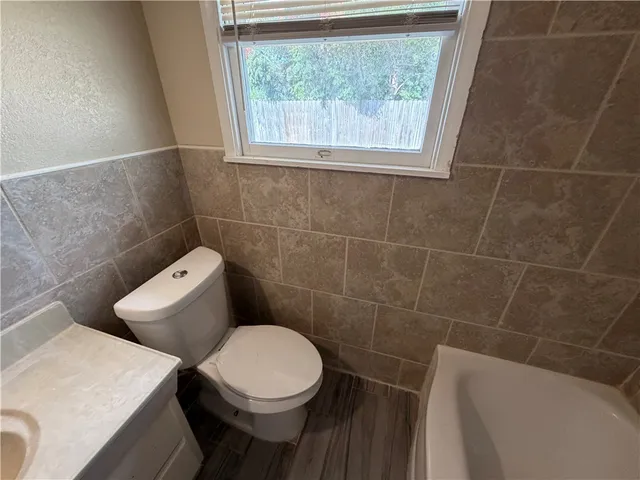 $1,550 | 438 Whitehall Drive, Corpus Christi, TX 78412