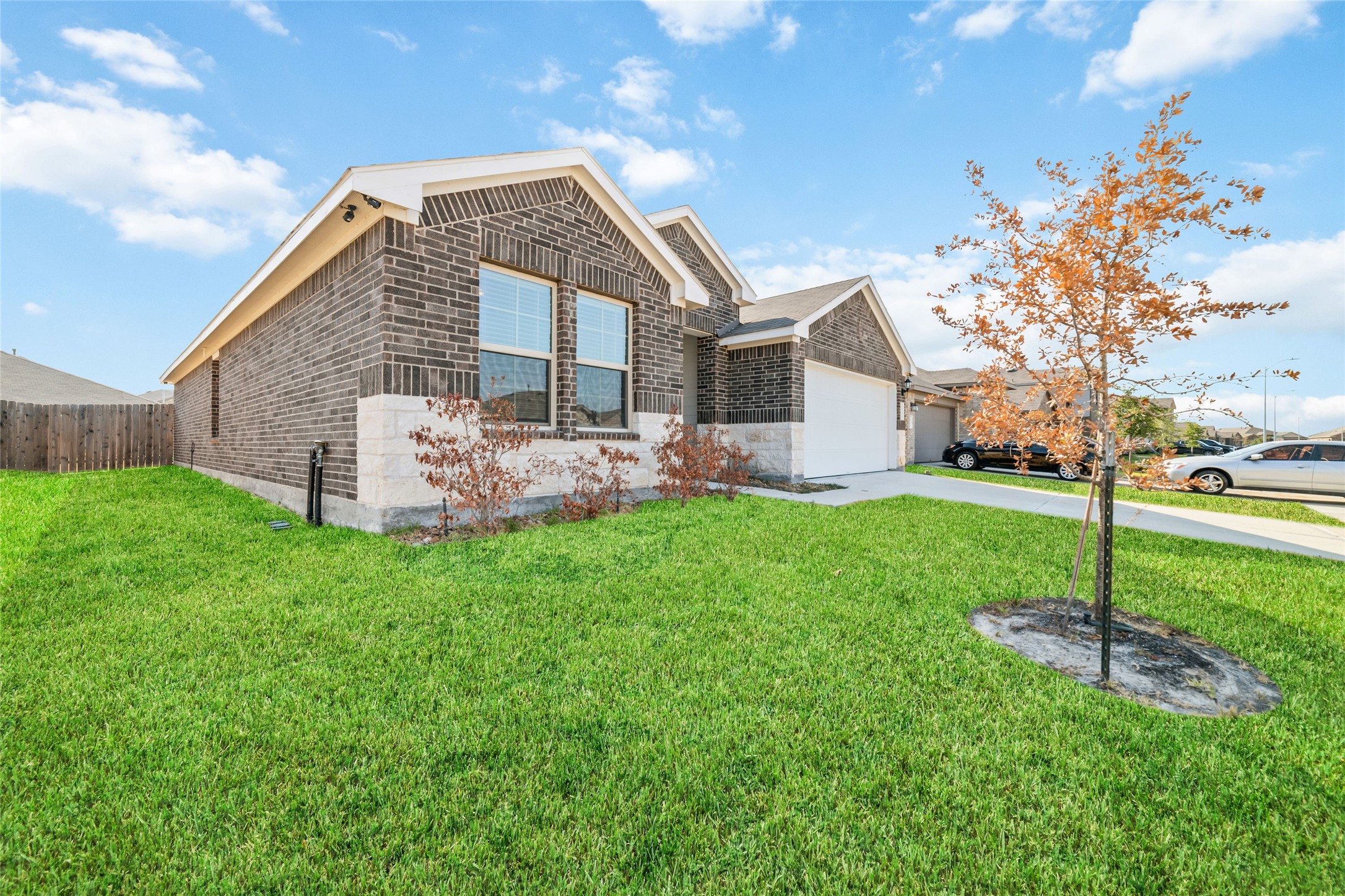 5502 Creekside Ridge Trail Katy, TX 77449 - Photo 2 of 25 a front view of house with garden