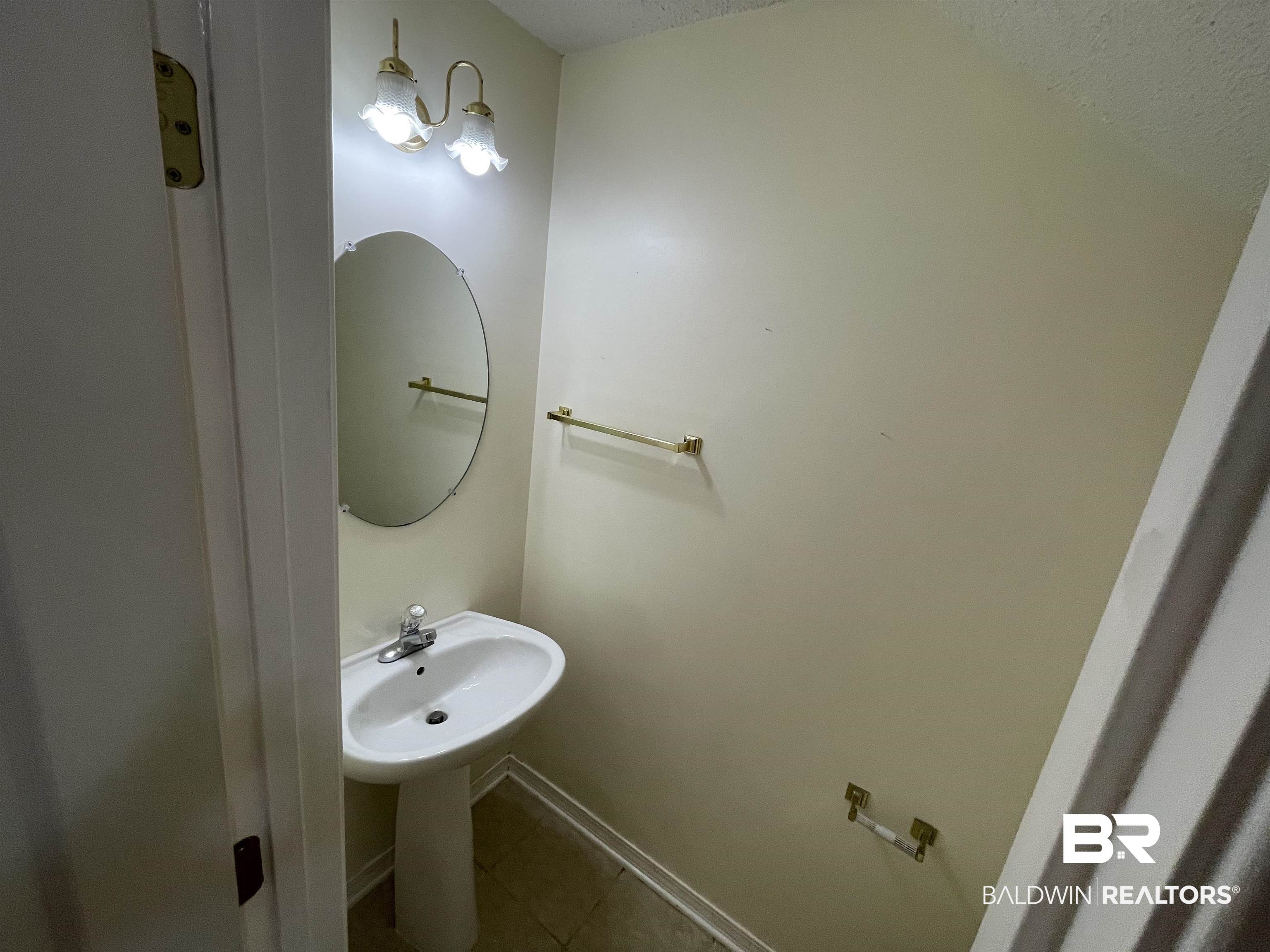 185 Richmond Road Daphne, AL 36526 - Photo 15 of 37 Half Bath downstairs