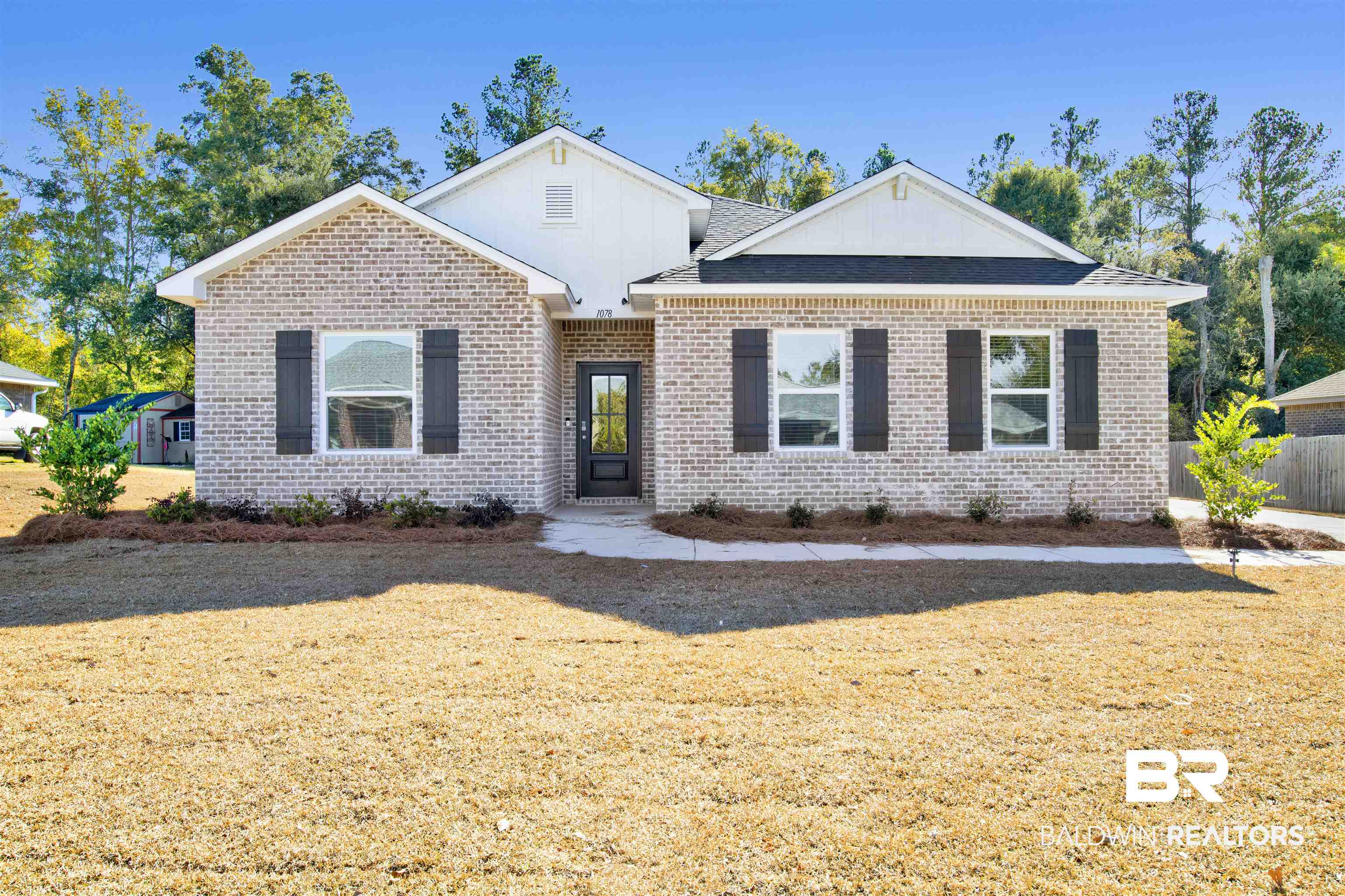 Front of property with a front yard