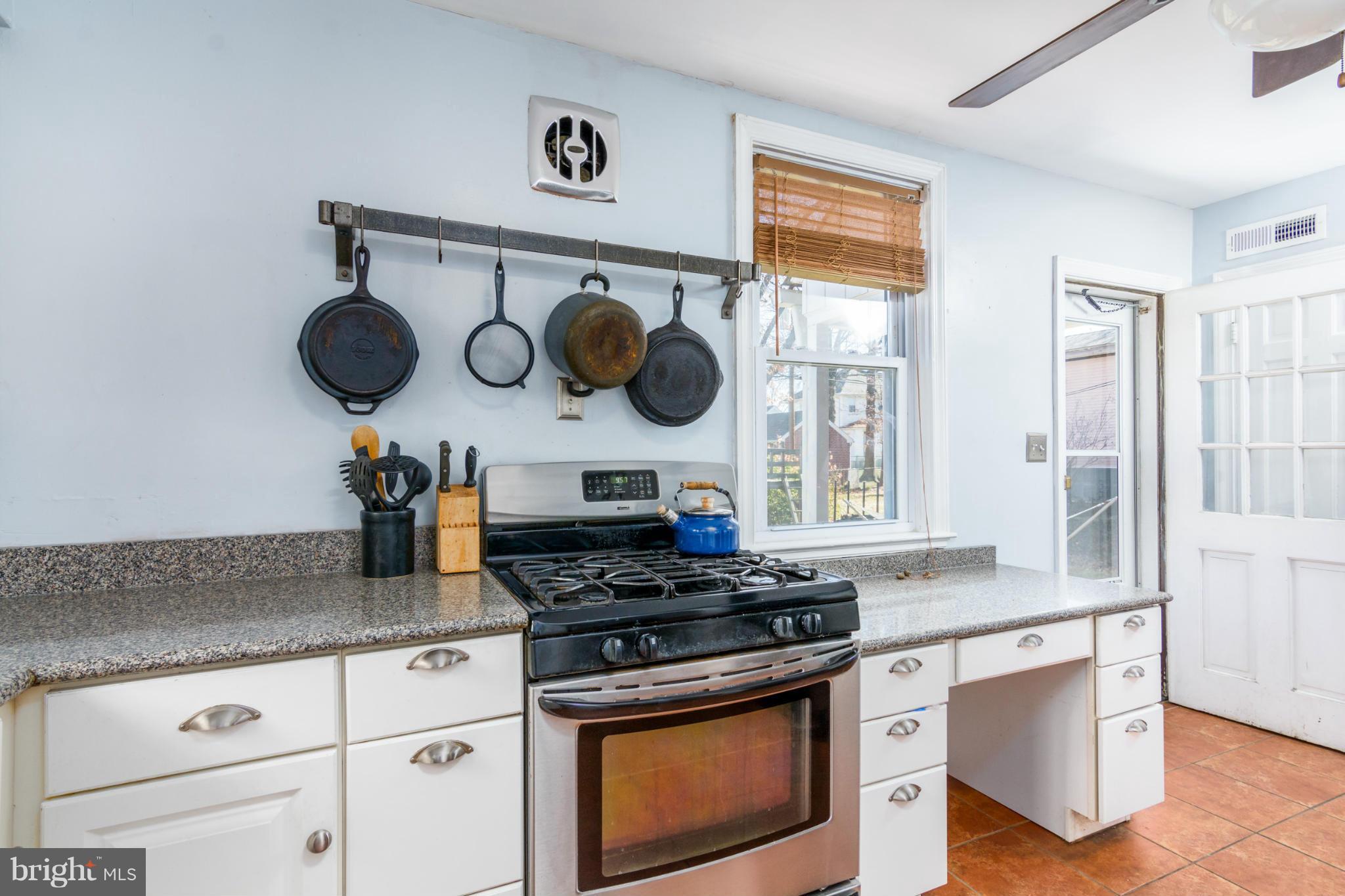 609 Brookwood Road Baltimore, MD 21229 - Photo 13 of 30 Kitchen