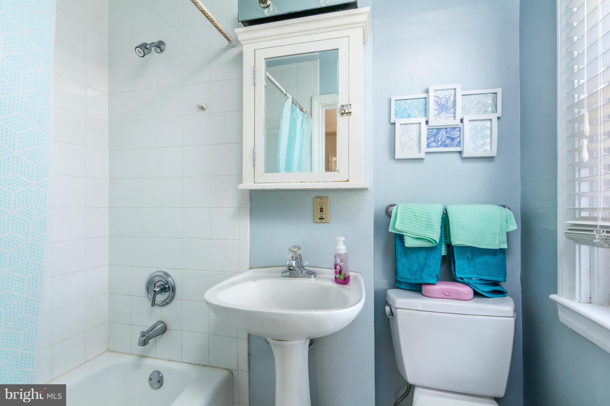 609 Brookwood Road Baltimore, MD 21229 - Photo 17 of 30 Bath