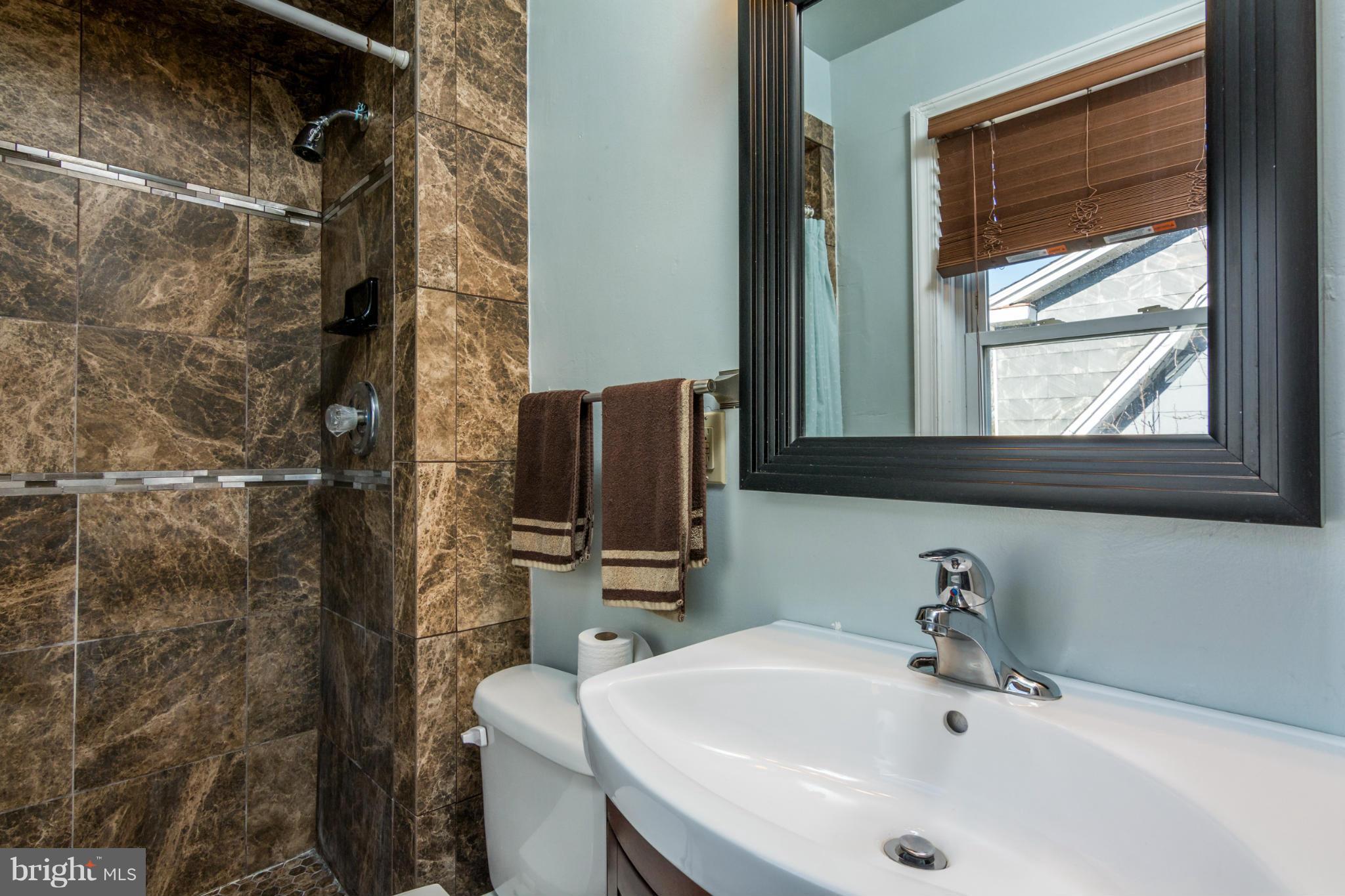 609 Brookwood Road Baltimore, MD 21229 - Photo 21 of 30 Bath (Master)