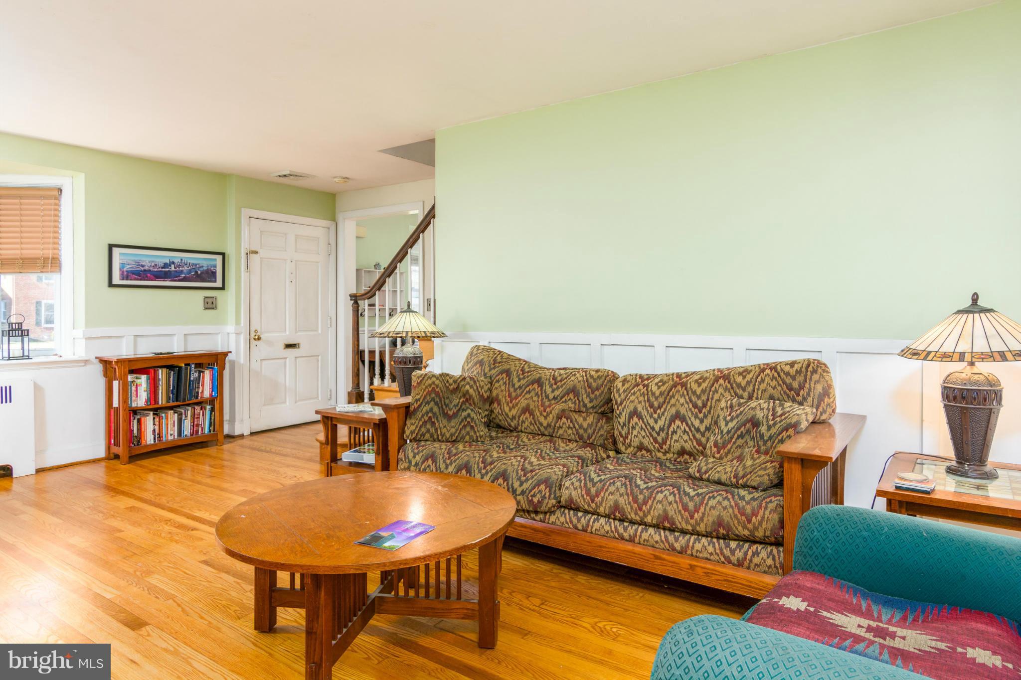 609 Brookwood Road Baltimore, MD 21229 - Photo 6 of 30 Living Room