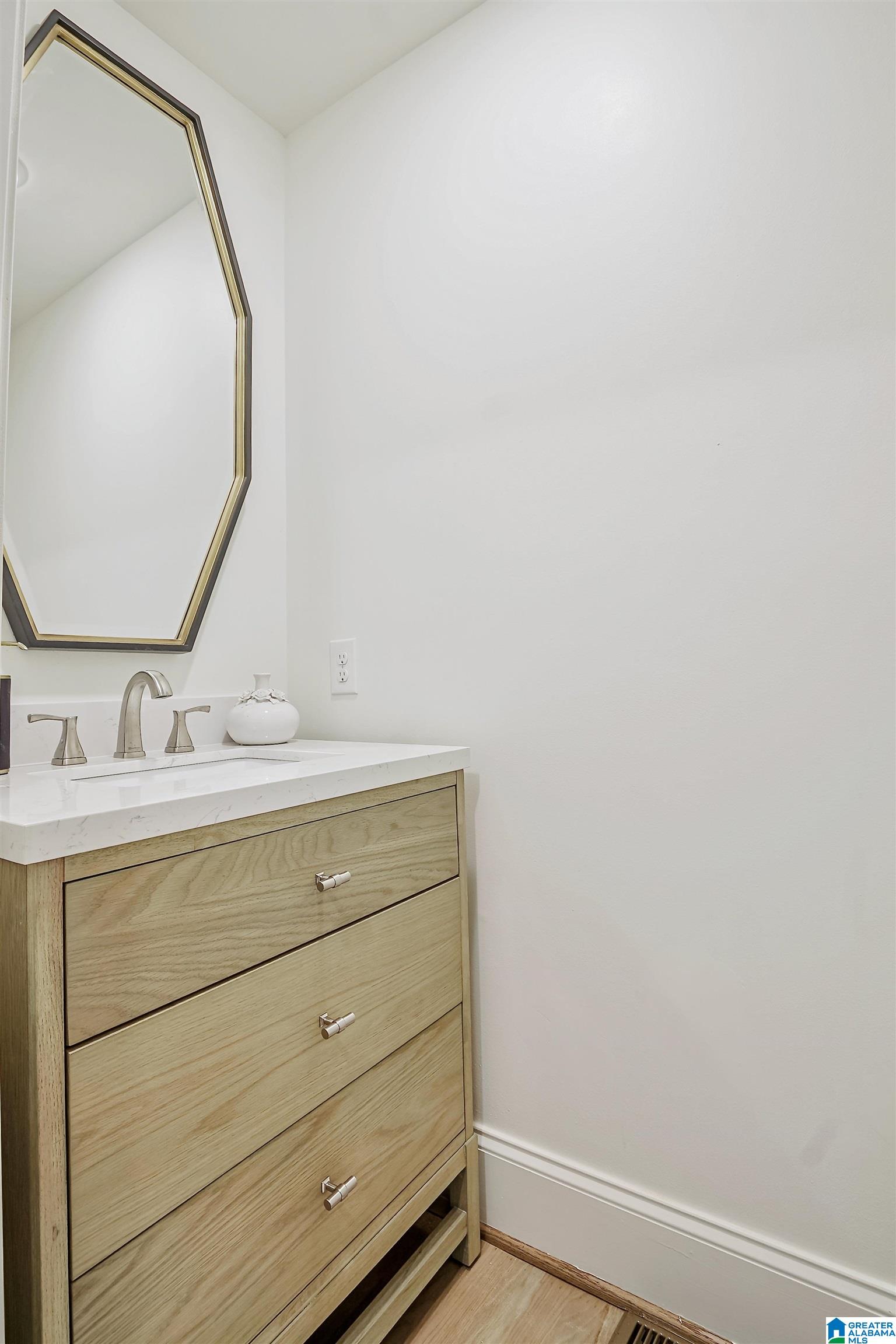 1739 Kensington Road Birmingham, AL 35209 - Photo 33 of 63