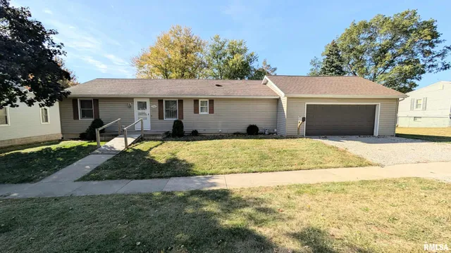 $232,900 | 356 South Maple Street, Farmington, IL 61531