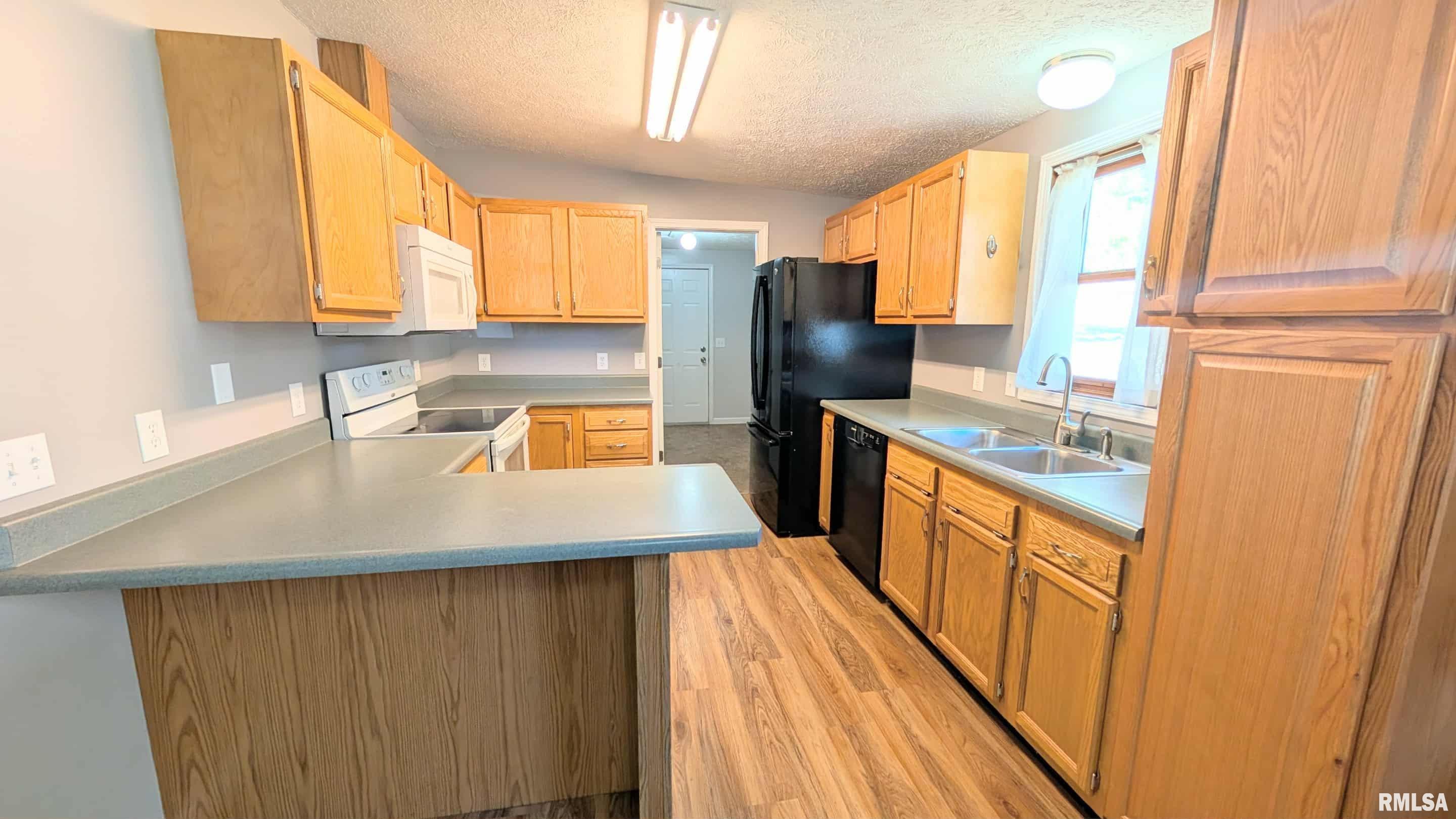 356 South Maple Street Farmington, IL 61531 - Photo 13 of 36