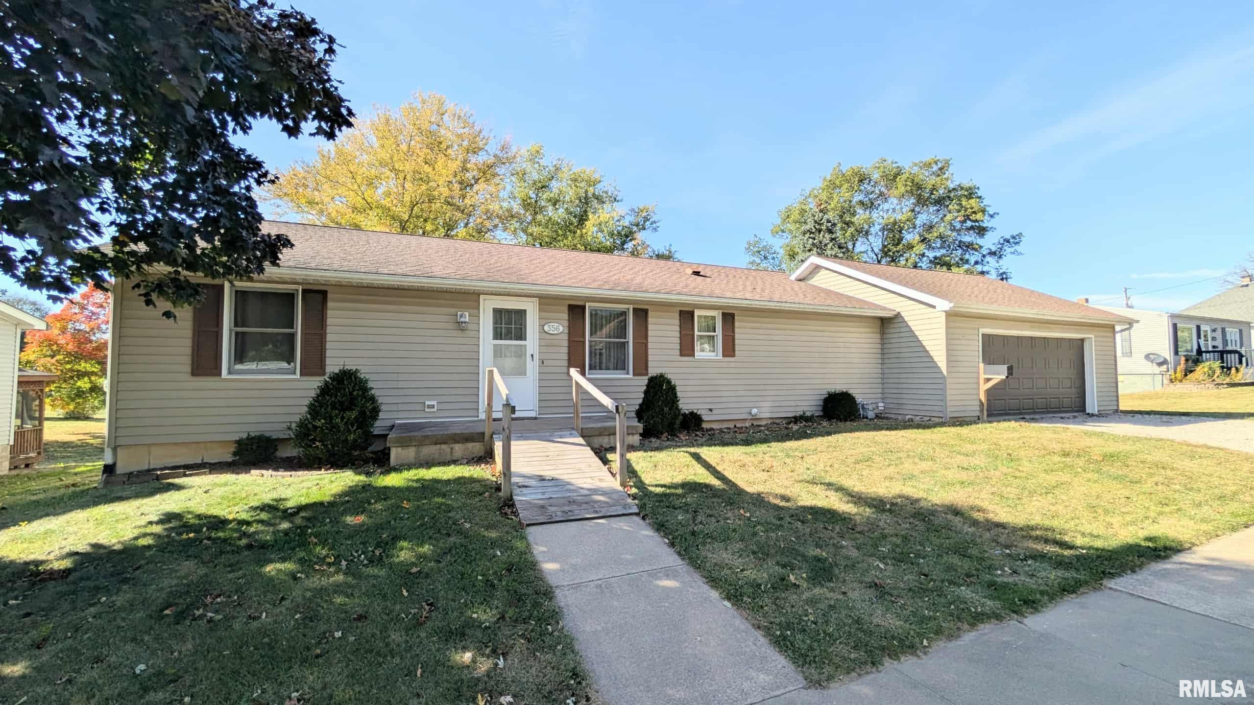 356 South Maple Street Farmington, IL 61531 - Photo 2 of 36