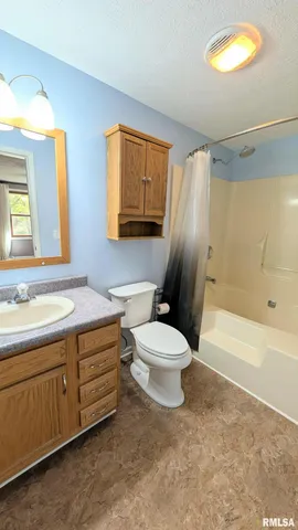 $232,900 | 356 South Maple Street, Farmington, IL 61531