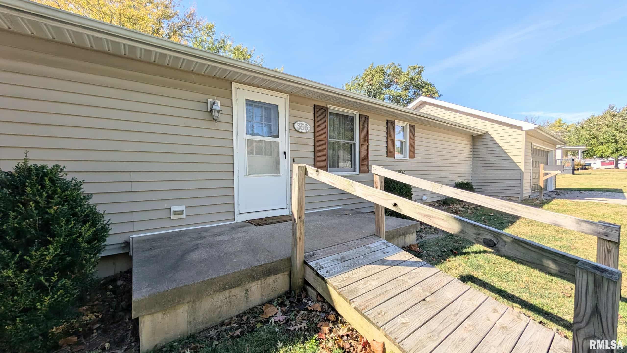 356 South Maple Street Farmington, IL 61531 - Photo 4 of 36