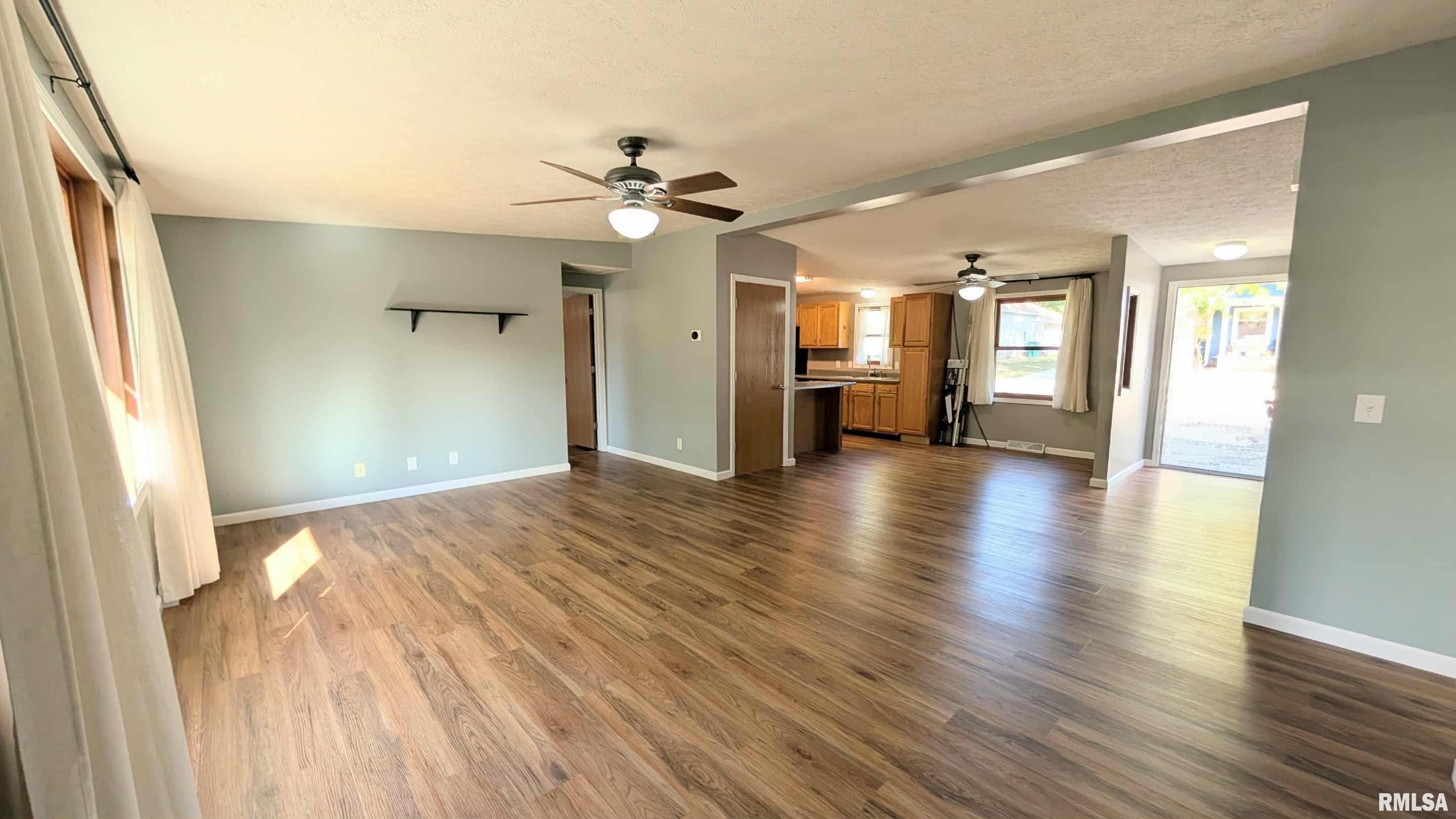 356 South Maple Street Farmington, IL 61531 - Photo 9 of 36