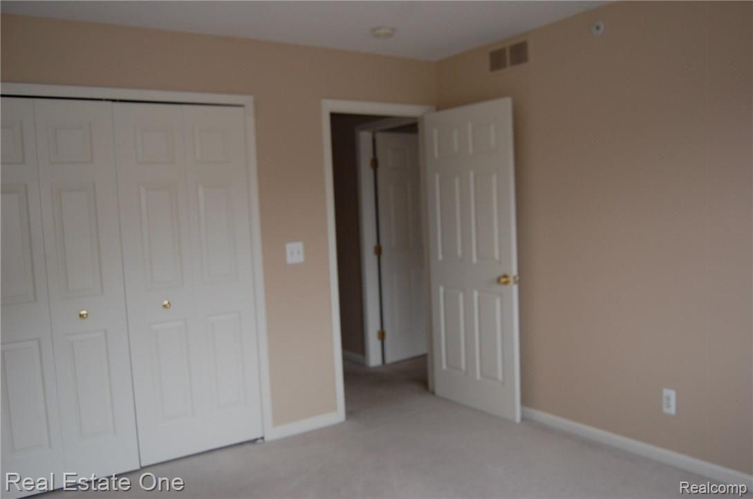 17020 Farmington Road, Unit 6 Livonia, MI 48154 - Photo 14 of 18 DSC_0719.JPG