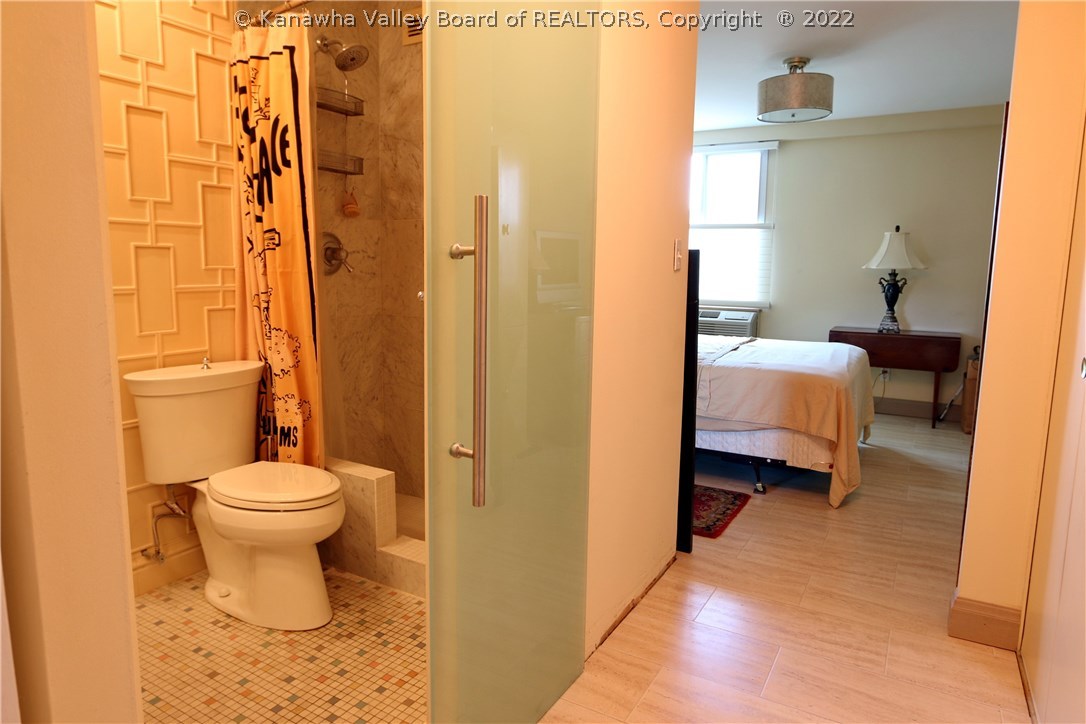 1800 Roundhill Road, Unit 1107 Charleston, WV 25314 - Photo 21 of 28 Gallery Image 21
