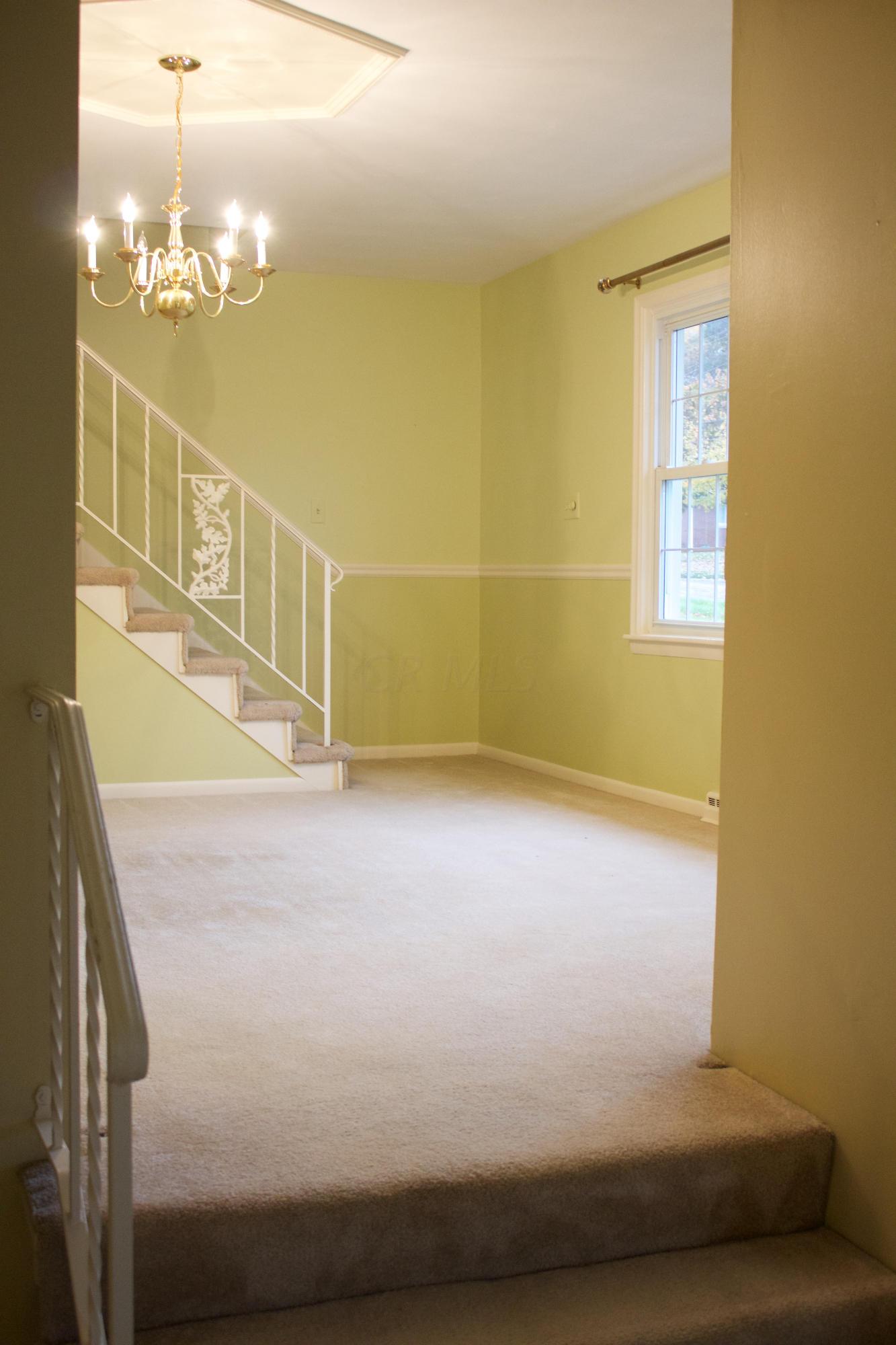 1061 James Road Lancaster, OH 43130 - Photo 3 of 18 Gallery Image 3