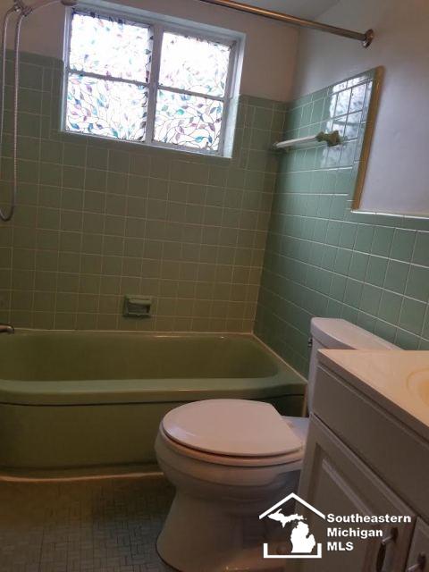 18381 Middlebelt Road Livonia, MI 48152 - Photo 14 of 20 31321180-13.JPG