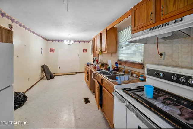 $149,900 | 176 Pearly Ward Lane, Caryville, TN 37714