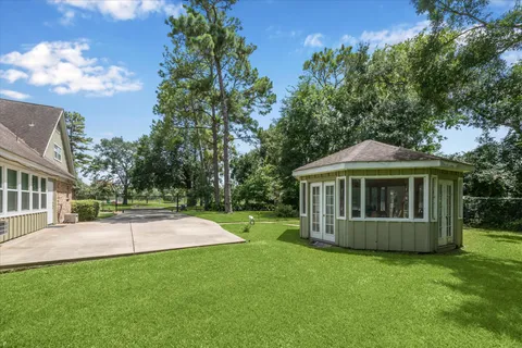 a view of a house with backyard and a garden