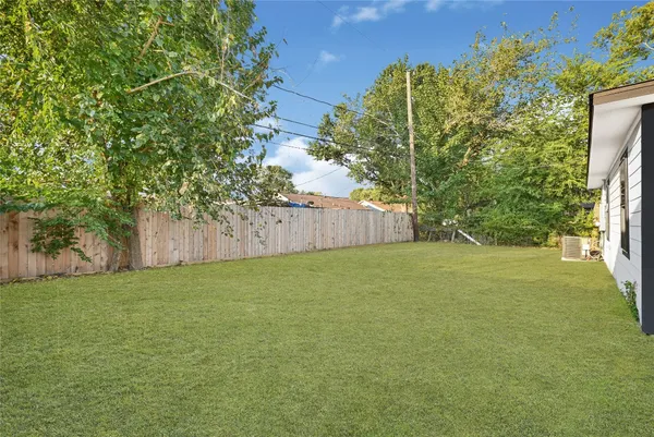 $1,800 | 1426 17th Street, Galena Park, TX 77547