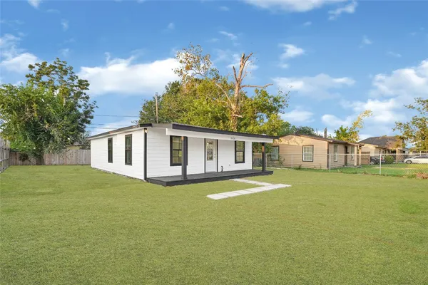 $1,800 | 1426 17th Street, Galena Park, TX 77547