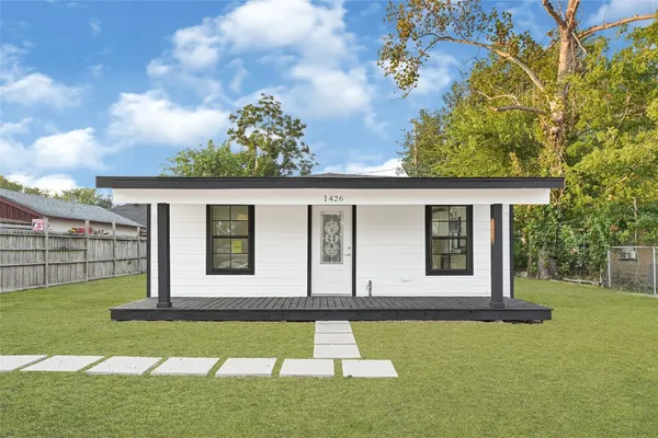 $1,800 | 1426 17th Street, Galena Park, TX 77547