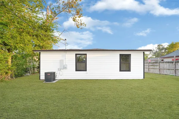 $1,800 | 1426 17th Street, Galena Park, TX 77547