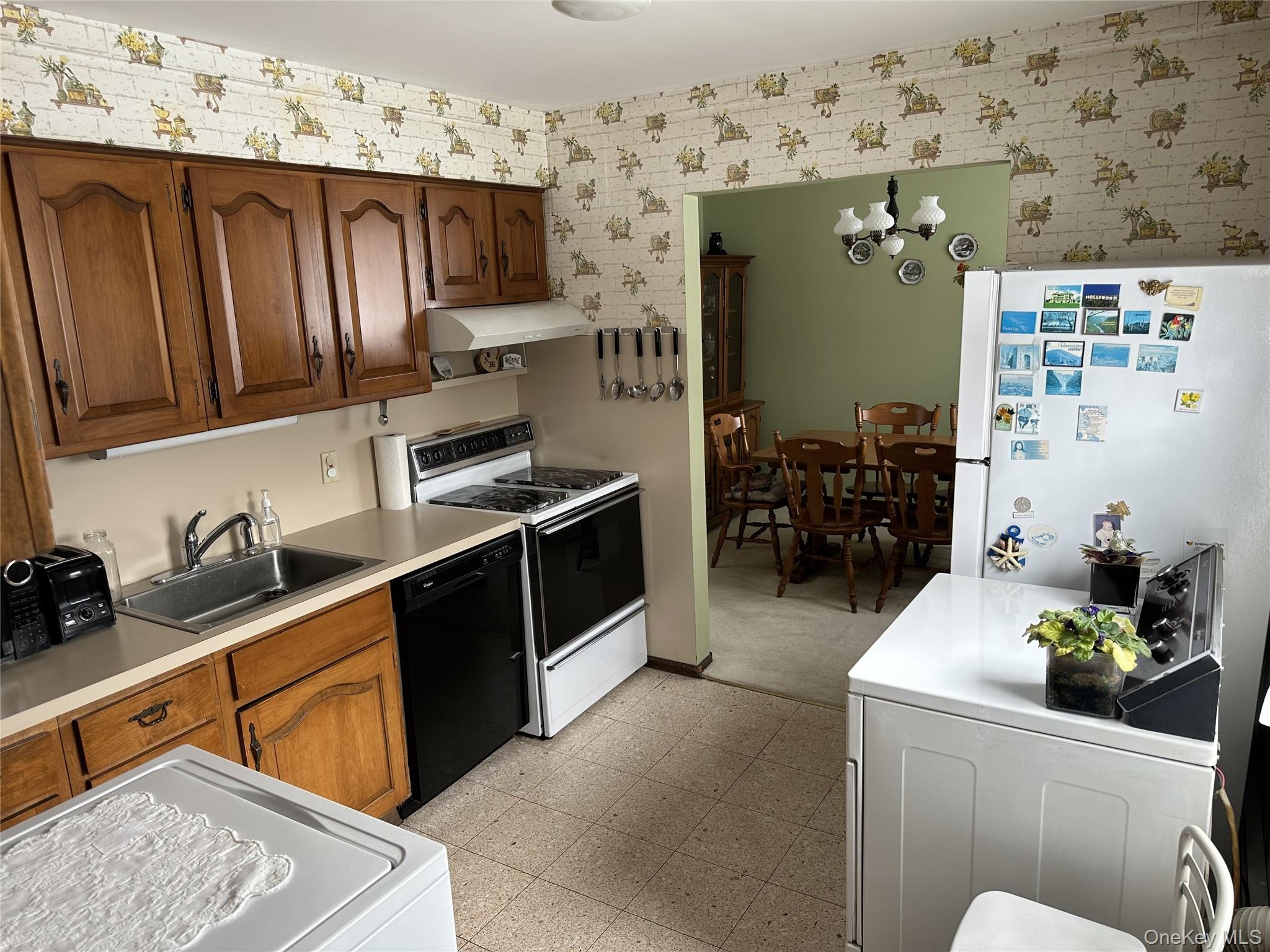 63 Morning Glory Road Levittown, NY 11756 - Photo 5 of 9