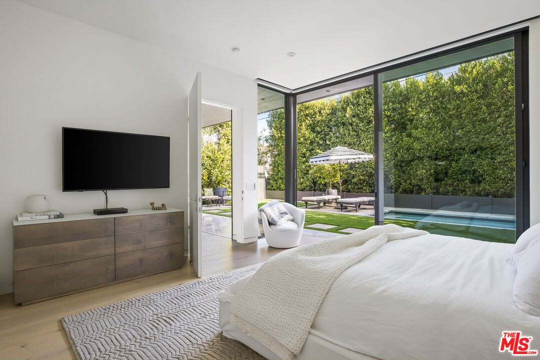4122 Rhodes Avenue Studio City, CA 91604 - Photo 17 of 39 a bedroom with a bed and large window