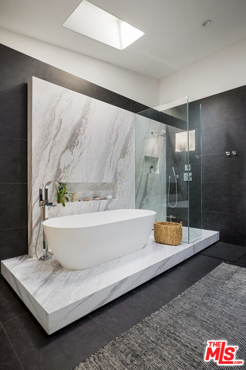 4122 Rhodes Avenue Studio City, CA 91604 - Photo 21 of 39 a spacious bathroom with a tub and shower
