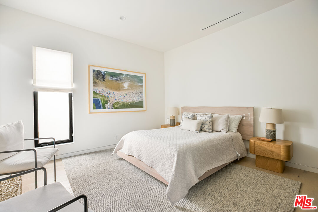 4122 Rhodes Avenue Studio City, CA 91604 - Photo 30 of 39 a bedroom with a bed and a table