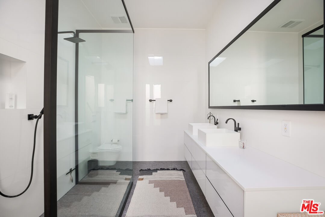 4122 Rhodes Avenue Studio City, CA 91604 - Photo 31 of 39 a bathroom with a tub sink and mirror
