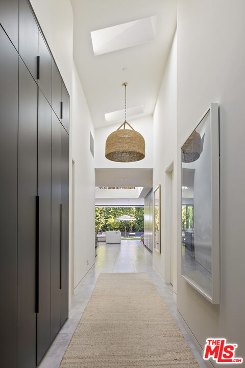 4122 Rhodes Avenue Studio City, CA 91604 - Photo 4 of 39 a very nice looking closet
