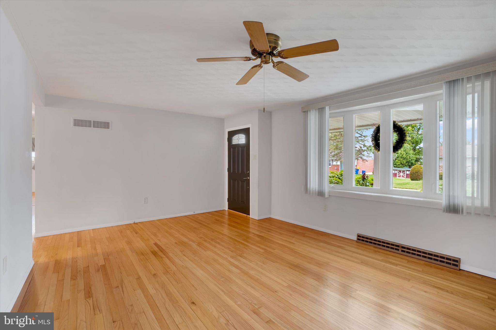 2238 Cedar Road York, PA 17408 - Photo 5 of 32
