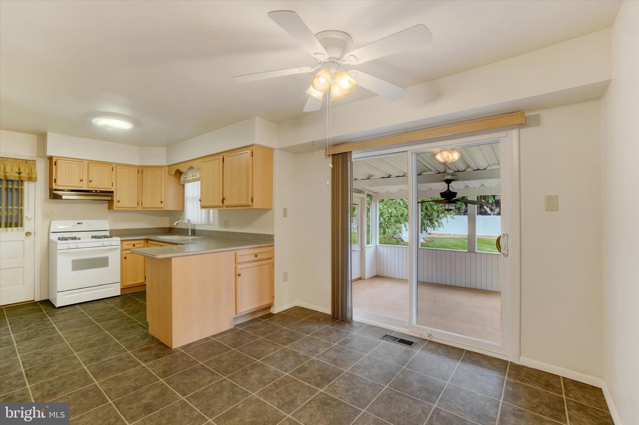 2238 Cedar Road York, PA 17408 - Photo 7 of 32