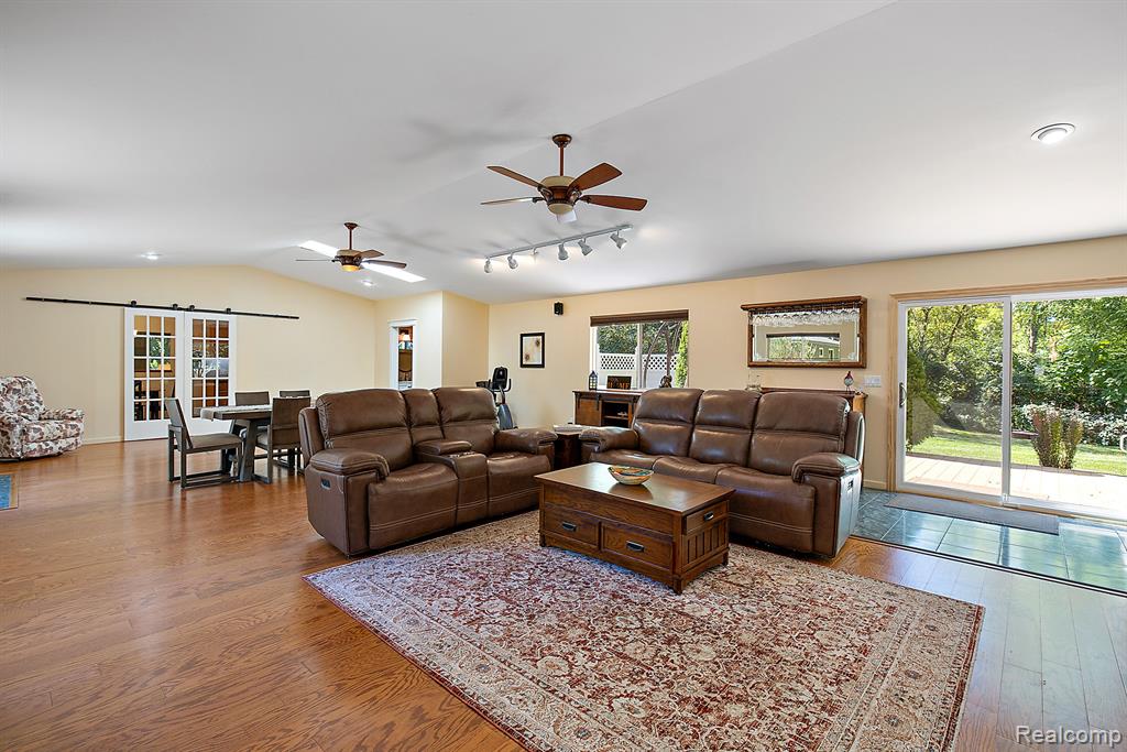 4390 Rohr Road Lake Orion, MI 48359 - Photo 25 of 64