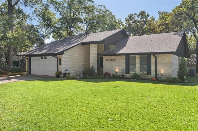 $320,000 | 3402 Hialeah Drive, Arlington, TX 76017