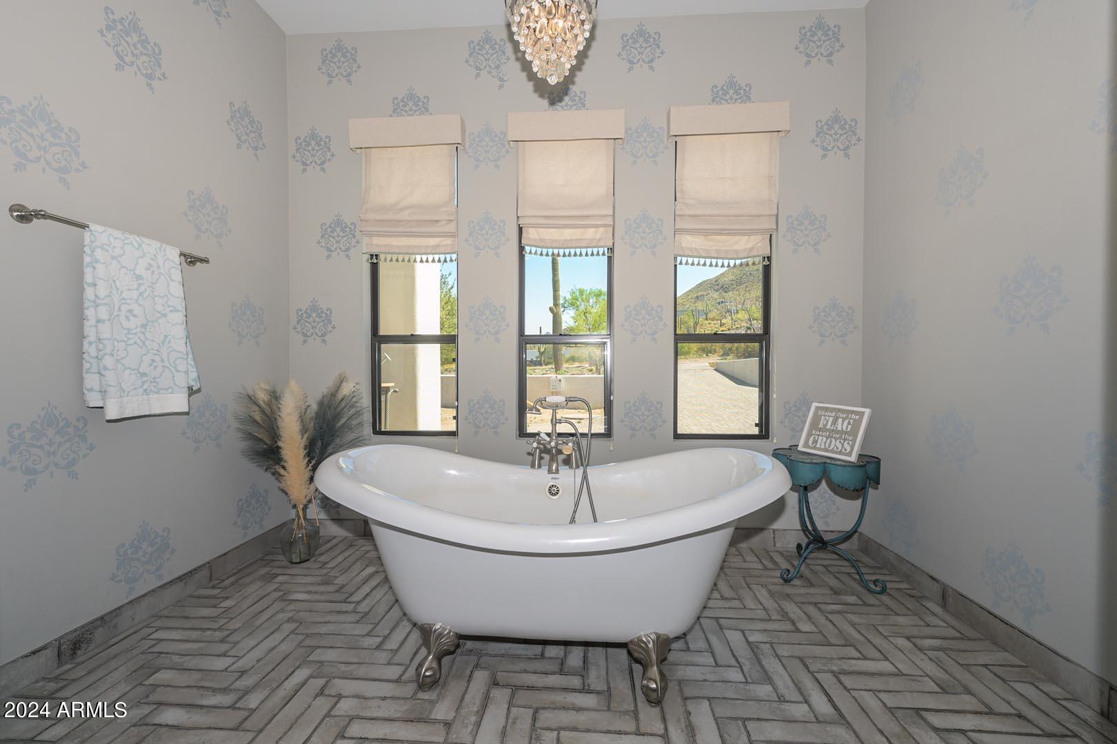 5861 East Cloud Road Cave Creek, AZ 85331 - Photo 27 of 48 Primary Bath-Tub