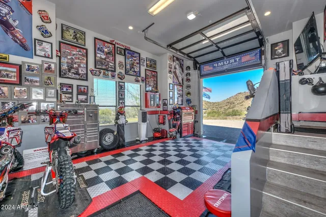 $10,000 | 5861 East Cloud Road, Cave Creek, AZ 85331