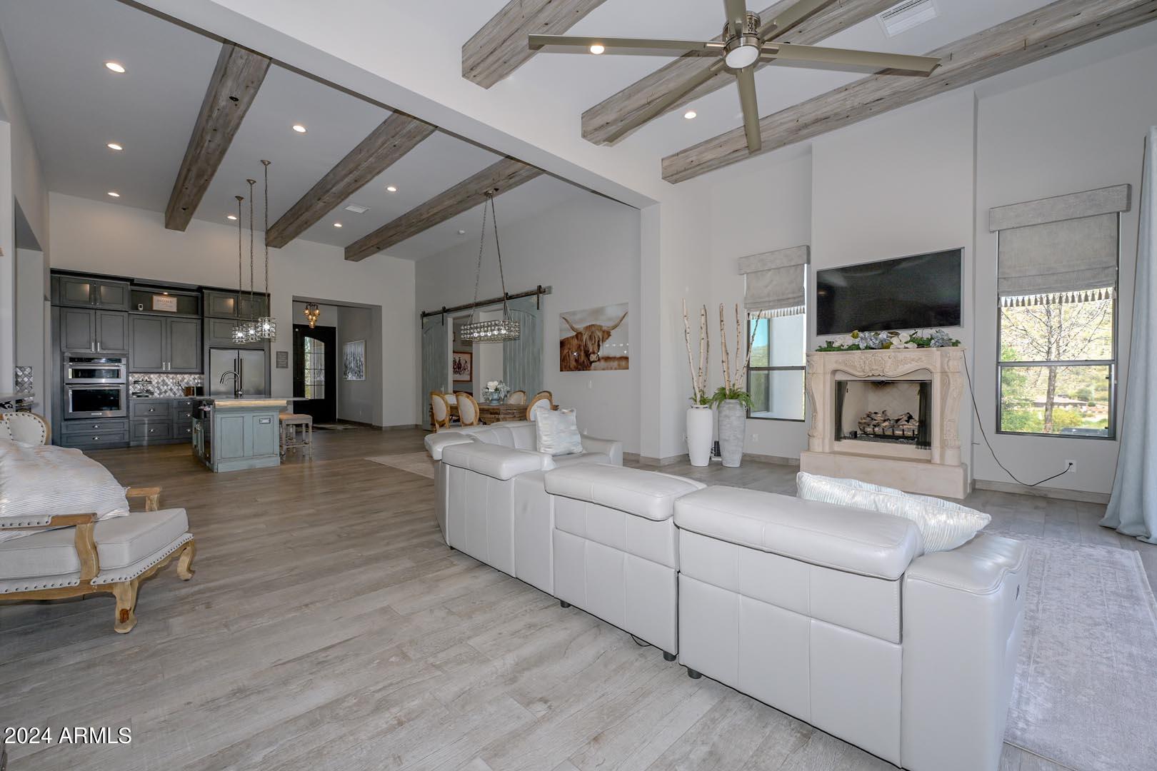 5861 East Cloud Road Cave Creek, AZ 85331 - Photo 8 of 48 Great Room