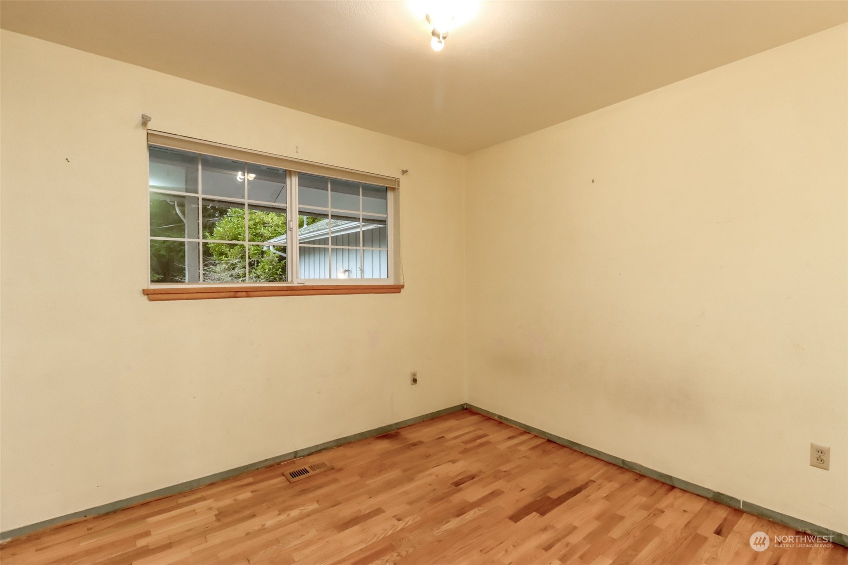 425 Ramsdell Street Fircrest, WA 98466 - Photo 24 of 39 an empty room with a window