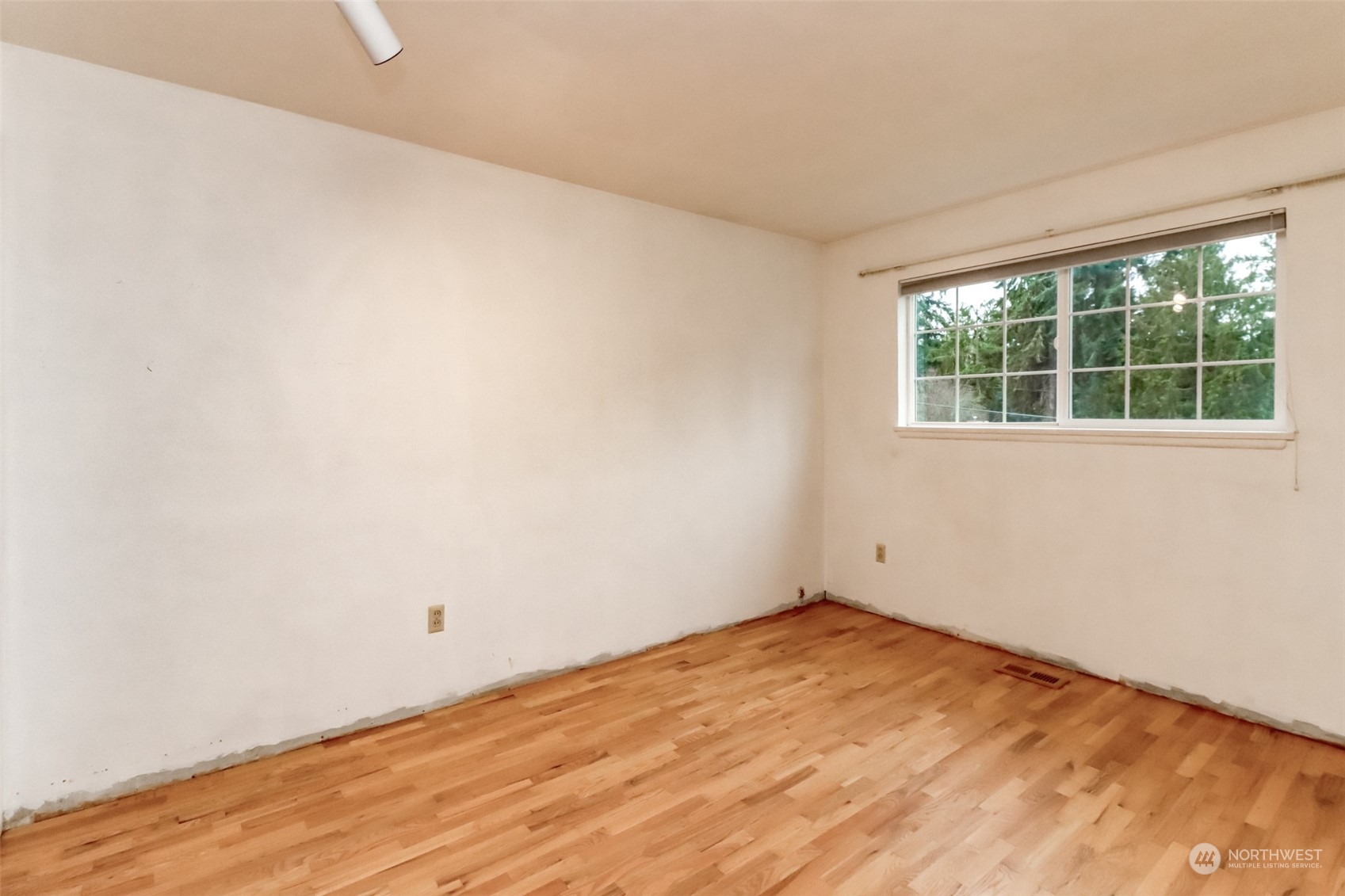 425 Ramsdell Street Fircrest, WA 98466 - Photo 27 of 39 an empty room with a window