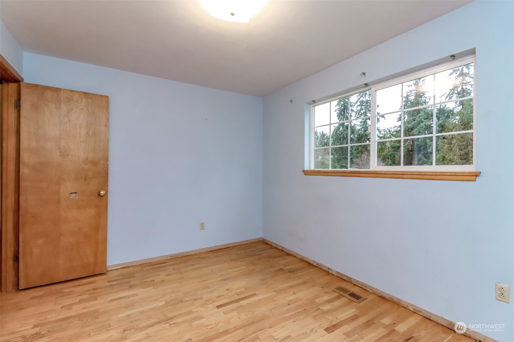 425 Ramsdell Street Fircrest, WA 98466 - Photo 29 of 39 an empty room with a window