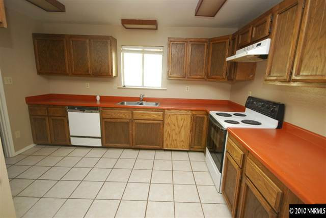 7570 Yorkshire Drive Reno, NV 89506 - Photo 4 of 9 Photo 4