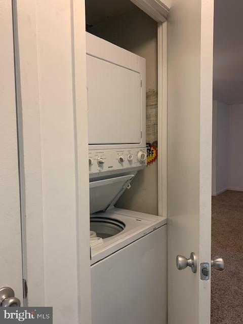 626 South Charles Street, Unit R 25 Baltimore, MD 21230 - Photo 9 of 17 a utility room with dryer and washer