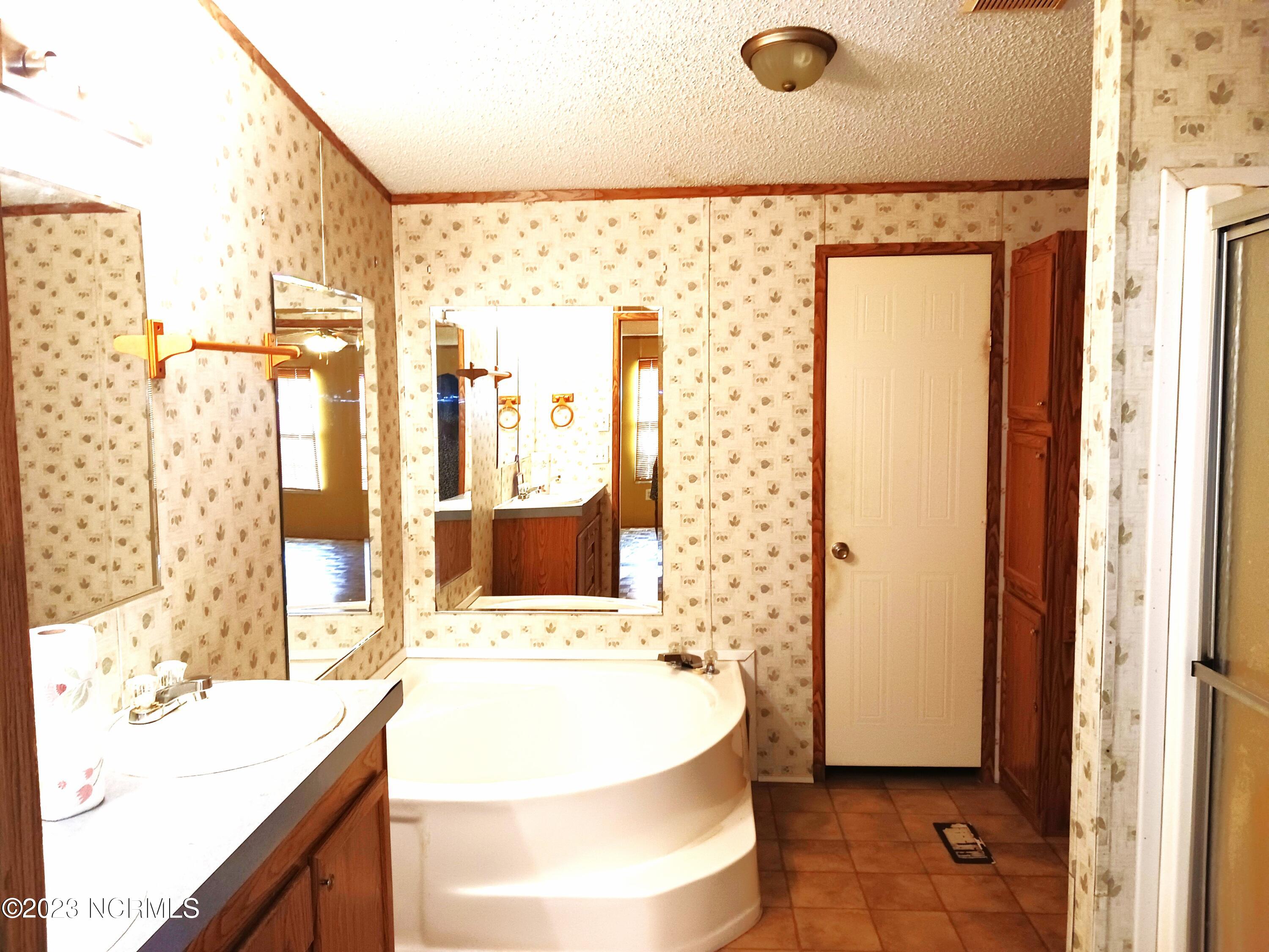 Mast Bathroom